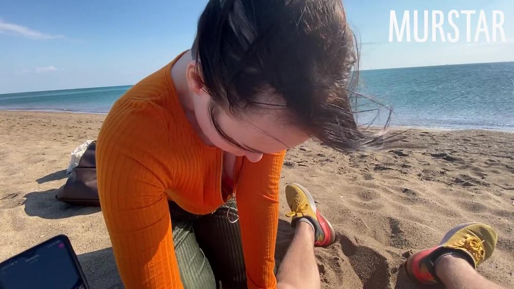 The bitch was excited by an interactive toy and sucked on the beach || Murstar