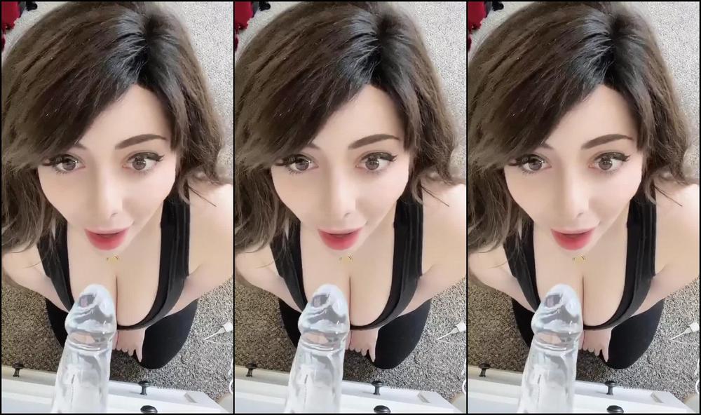 Momokun-Walldildo-0Nyzaq74