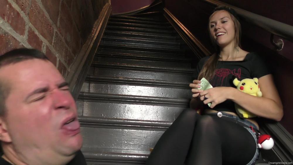[Dreamgirlsinsocks] Cassandra - Cassandra'S Halloween Threat