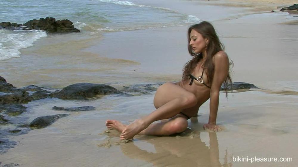 2011-07-26 [Bikini-Pleasure] Beach