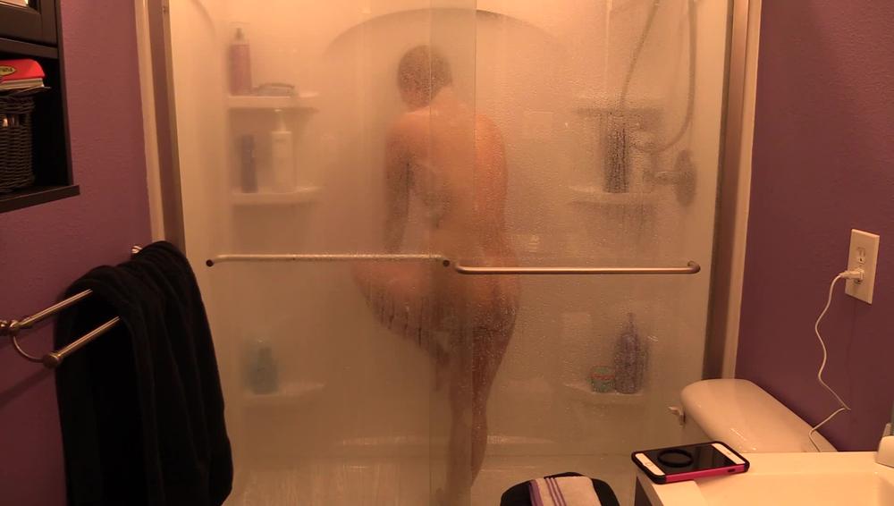 57 - Voyuer Shower
