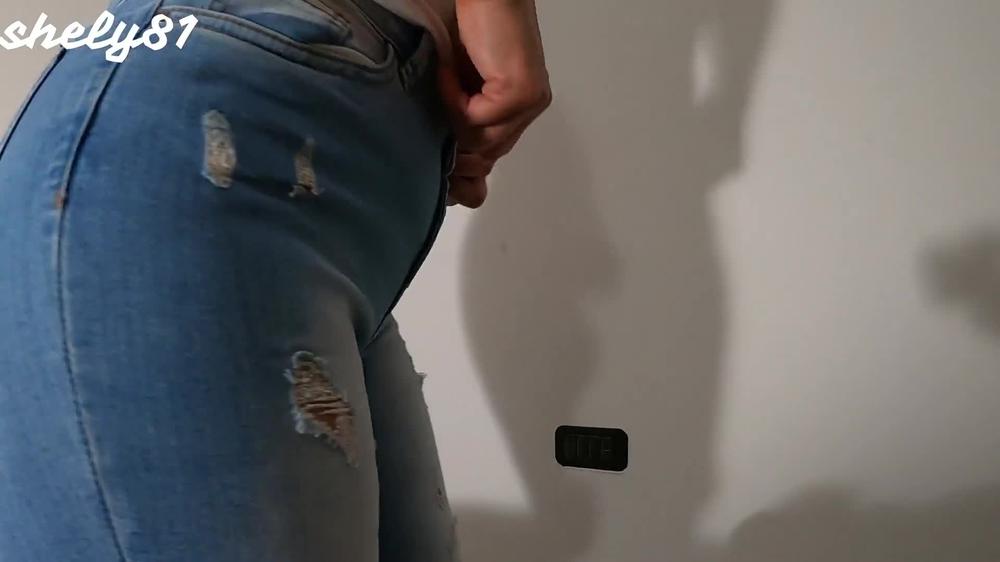 Step Mom teases me, provokes and rubs while trying on pants skinny jeans ( BIG ASS)
