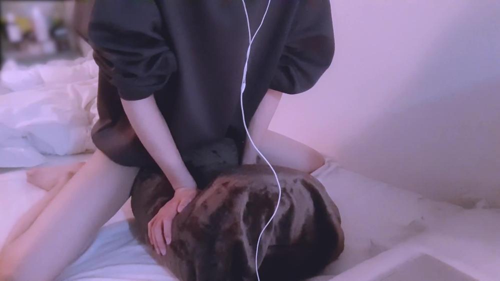 [Multiple angles] I'm going to poke a lot of fixed masturbation holes! Also eats chocolate.
