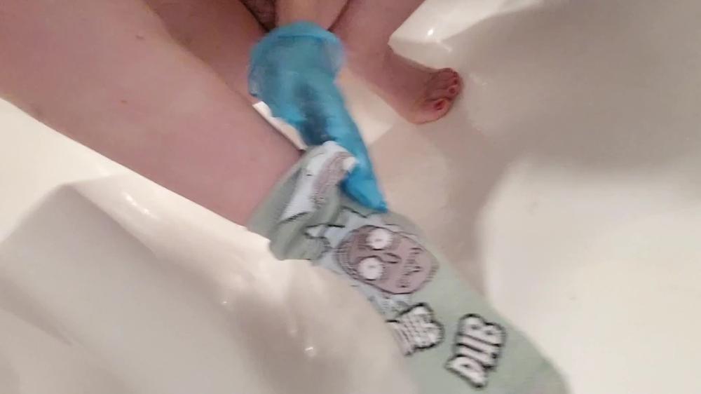 Gloved Anal and Sloppy Sperm Slurping