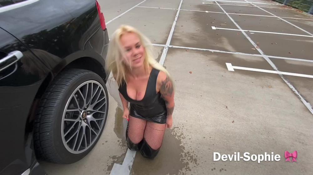 Parking Piss Slut - Me And You Piss And The People Make Us Horny