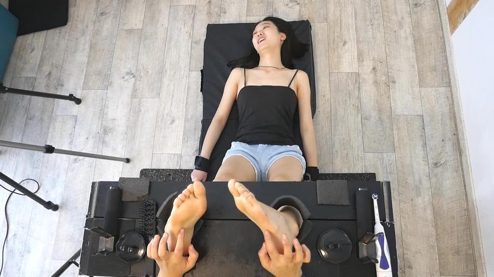 Frenchtickling - This Is Liu'S Turn To Endure The Bare Soles Tickle Torture