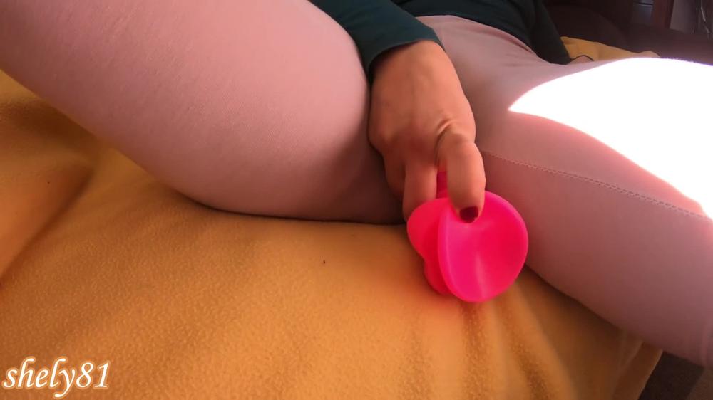 masturbating through yoga pants, and orgasm is real , wet leggings