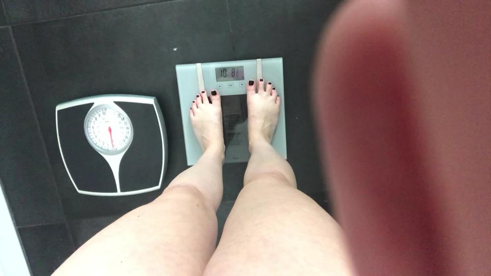Penny Lee Back On The Scales After Xmas Manyvids