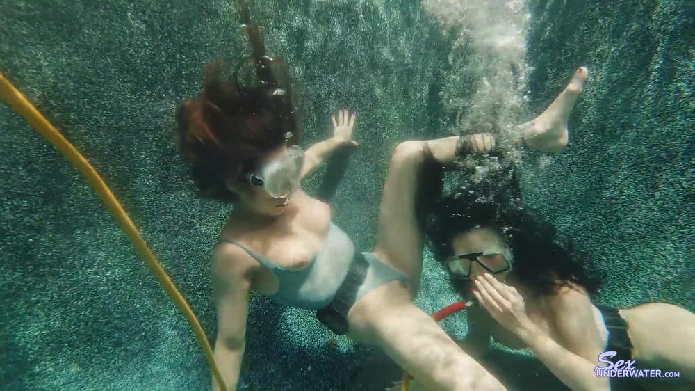 [Sexunderwater.Com] Crystal Rush, Spencer Bradley Hooka Honeys Pt.1 09.22.2019