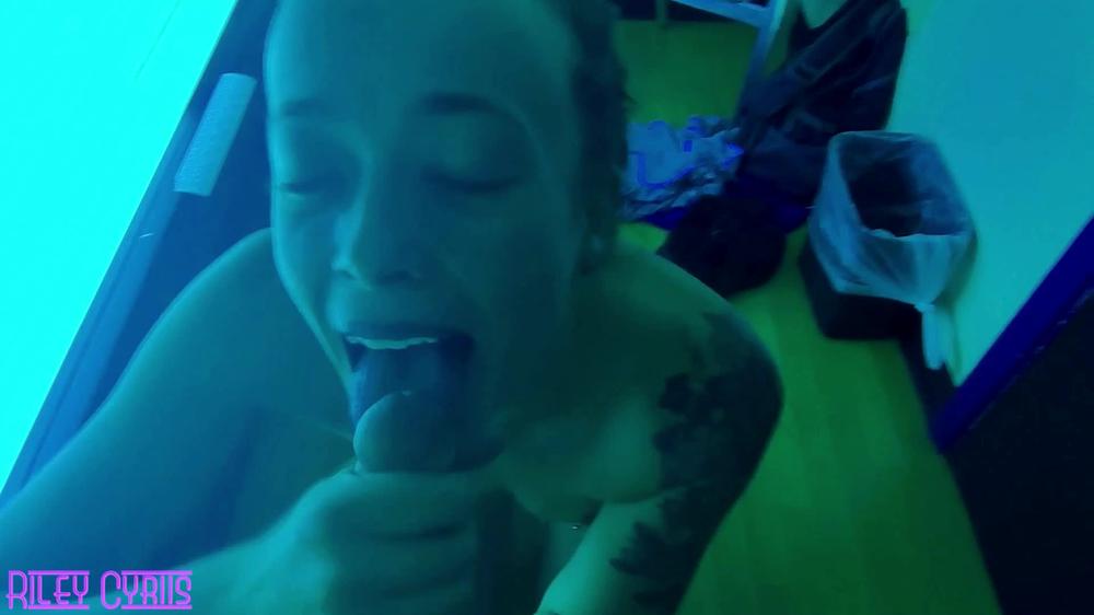 Riley Cyriis Blowing Daddy In The Tanning Salon