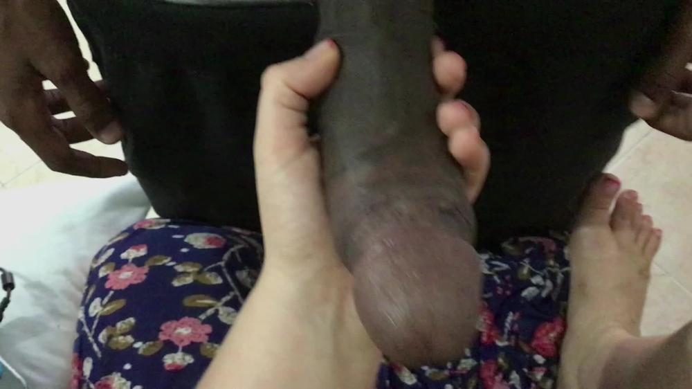 Embermae - Bbw Shows Off 11 Inch Bbc_(Id_1768280)