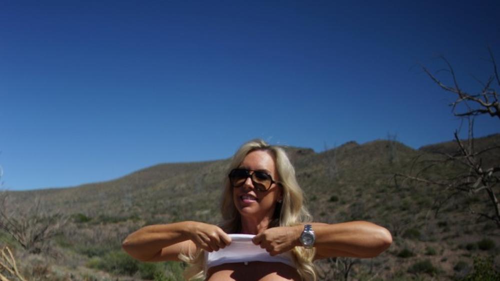 Wifeys World - 2013-10-01 - Desert Feeding