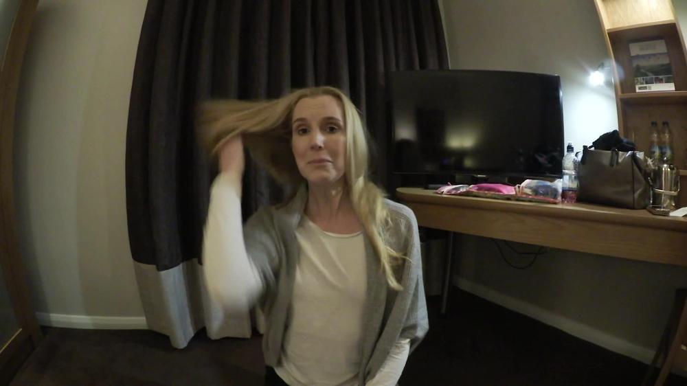 Ariel Anderssen Upskirt Aunt Offers Room Service