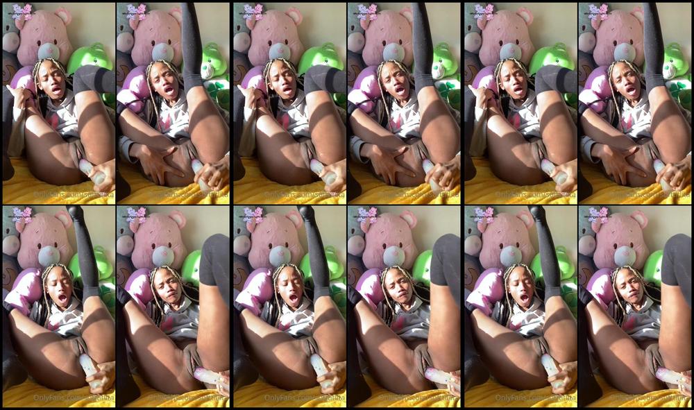 Softtitlita 23 11 2020 1318823578 Just Relaxing In My Hoodie 5 08