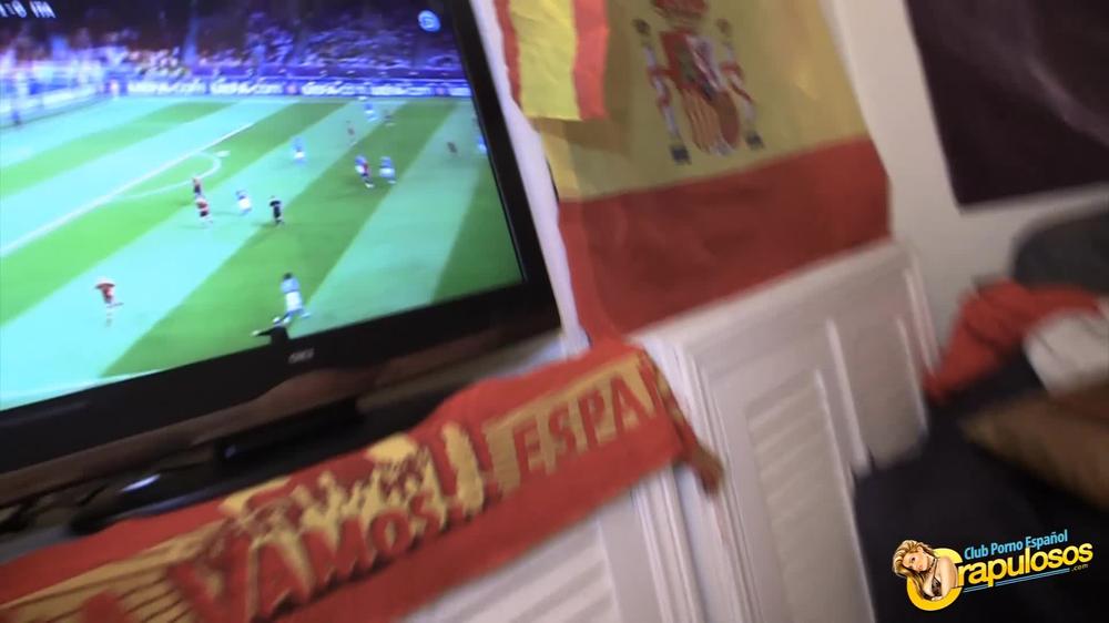 [Crapulosos.Com] Miriam Prado - Follando Por La Roja