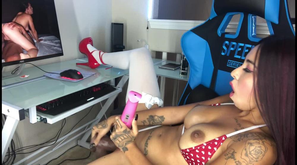 Jasminegtv Masturbating To Porn W Bbc