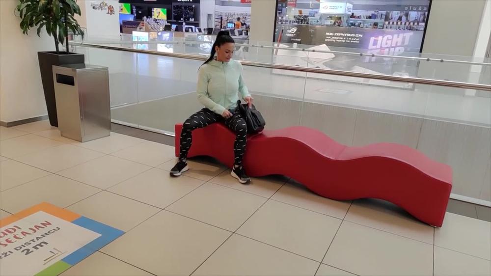 Milf Lilly-a quiet orgasm in the shopping center