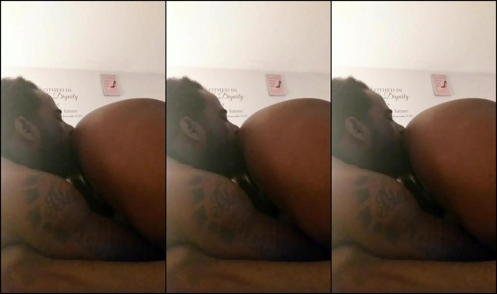 CHRISTMAS EVE GIFT WAS TOO LICK BIG BOOTY EBONY PUSSY AND SUCK HER ASS!!!!!!!