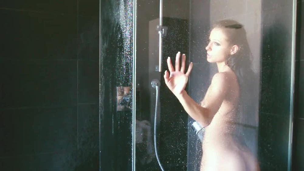 Sb - Girl On Fire 1280X720