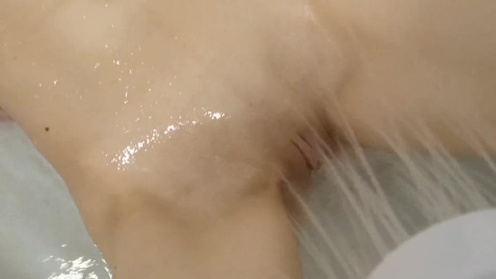 pretty girl getting her clit sprayed in the shower | loud moaning orgasm