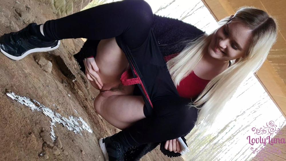 Lovlyluna Teen Pussy Public Piss Manyvids