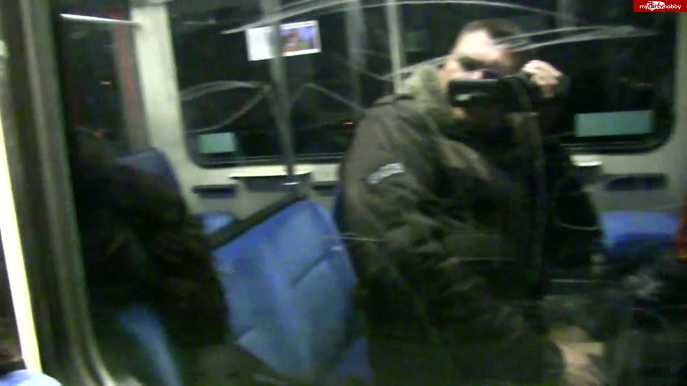 100% Real Und Privat! Öffentlich In Der S-Bahn Gefingert Und Geblasen! Mit Hot-Kinky-Me