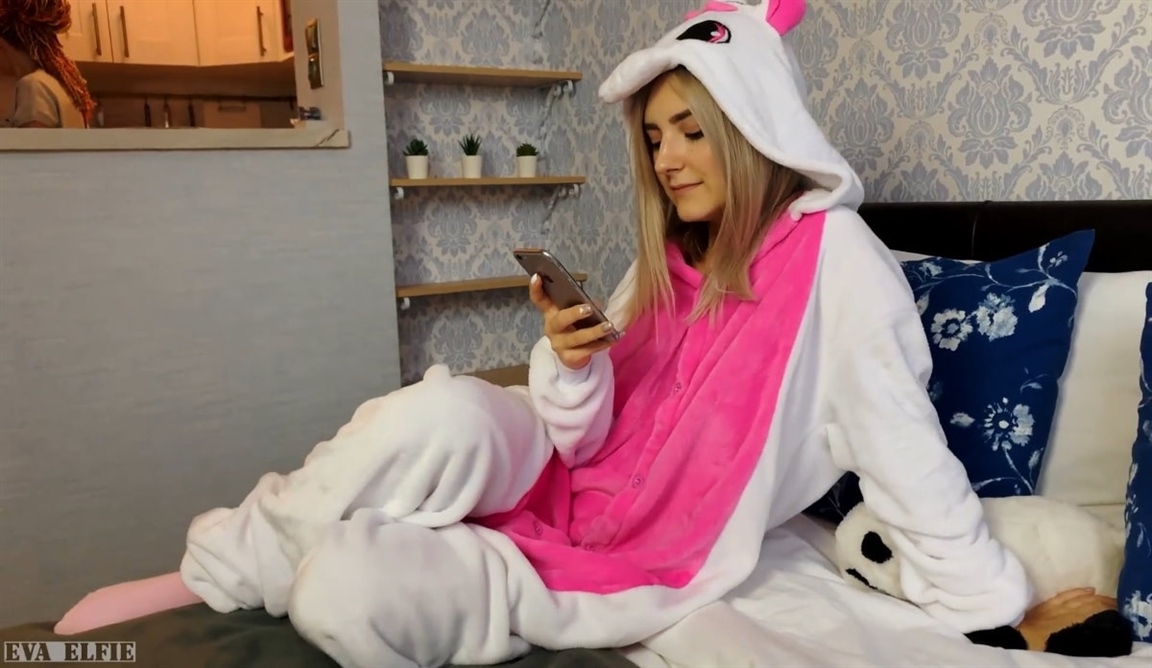 Eva Elfie - Mom caught her slutty step daughter with cum all over her face