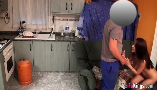 Fakings.Com El Butanero Se Pierde En Mis Dos Enormes Tetas Sc 1