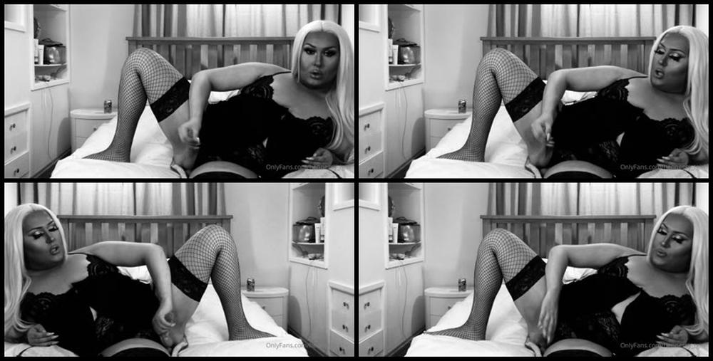 Hennessy Tgirl 29 05 2020 374415515 A Quick Little Play For Ya I M Filming All My Content Now For The Next Few Days If You H