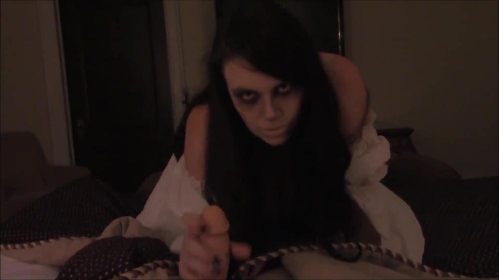 Lovely-Lilith-Paranormal-Investigation-Woman-In-White-2020-01-16_3Cfksc