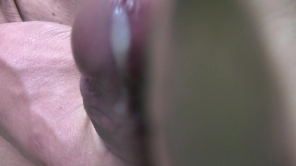 Universitario tira su Leche en la camara y la limpia con su propia lengua