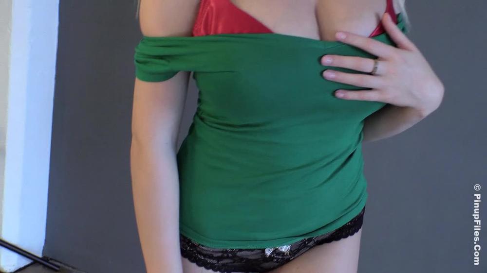 Pinupfiles - 2016.01.01 Holiday Green 1