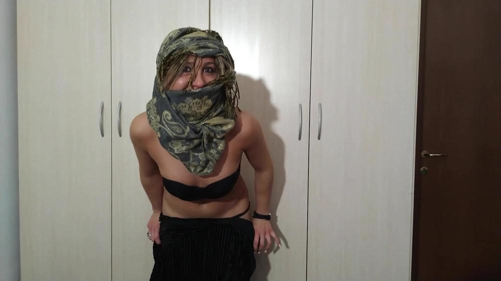 ARAB TEEN HIJAB - Boss Fucks Employee - فتاة عربية
