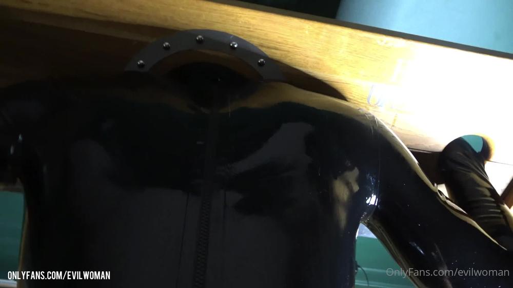 Evil Woman - Peging And Anal Fingerng Of My Latex Gimp In The Stocks (01-08-2021) 1080P