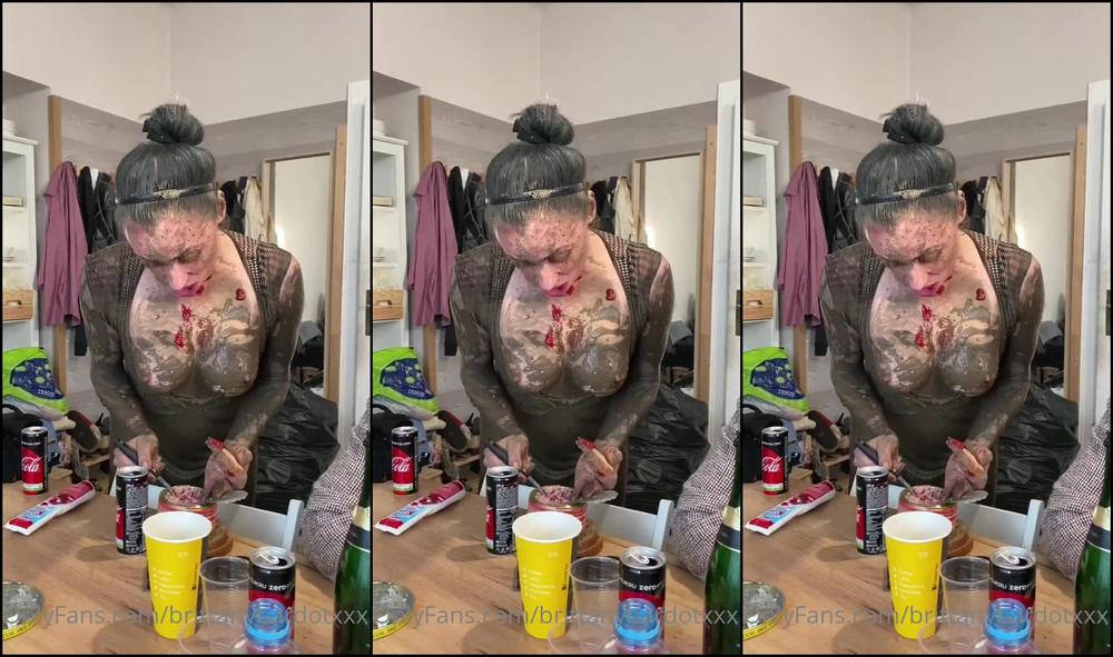 2020You Guys Will Laugh This Goofing Off The Dressing R5Ec38Ce3E3017D7119A3C Source