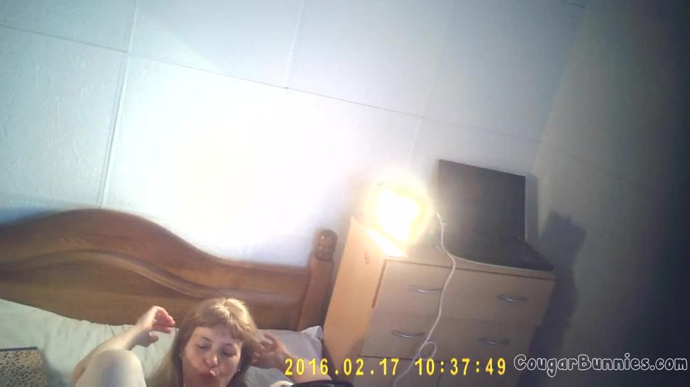 Playful Cougar In Bed