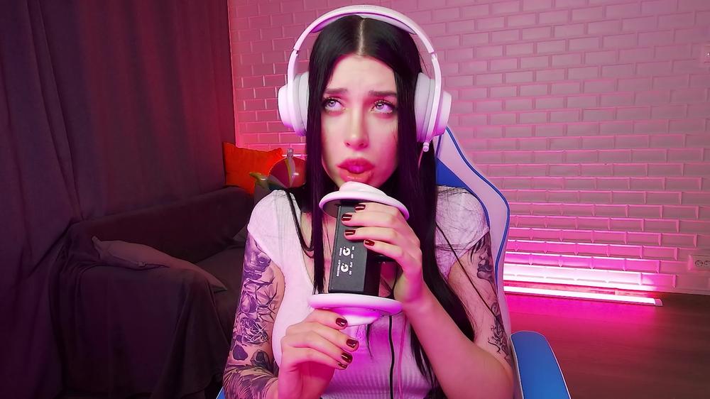 ORGASMIC ASMR GORGEOUS BABE LICKING AND SUCKING. HONEY HAZE