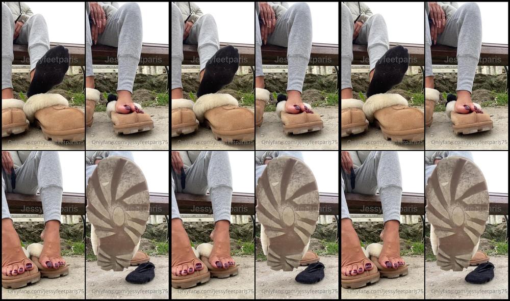 Jessyfeetparis75 03 04 2022 2413602317 Un Bon Feetworship Dehors Avant D Aller La Salle De Sport Qui Vient Renifler Mes