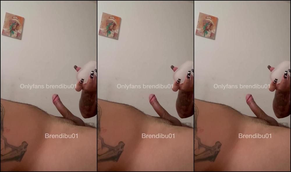Masturbo a mi amigo con mis nuevos juguetes y le doy una gran mamada más en onlyfans/brendibu01