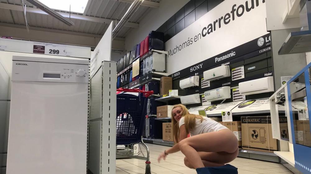 Pantsing 12 Fall On Supermarket Floor