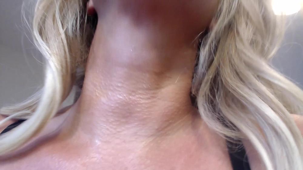 Merraeday_Neck-Fetish-Video