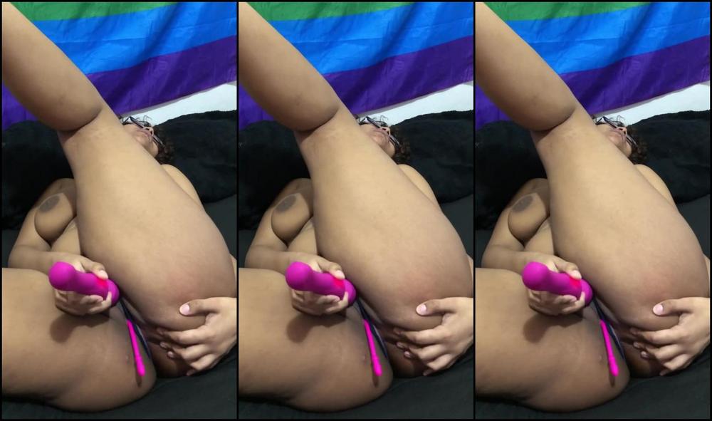 Two vibrators makes her cum faster
