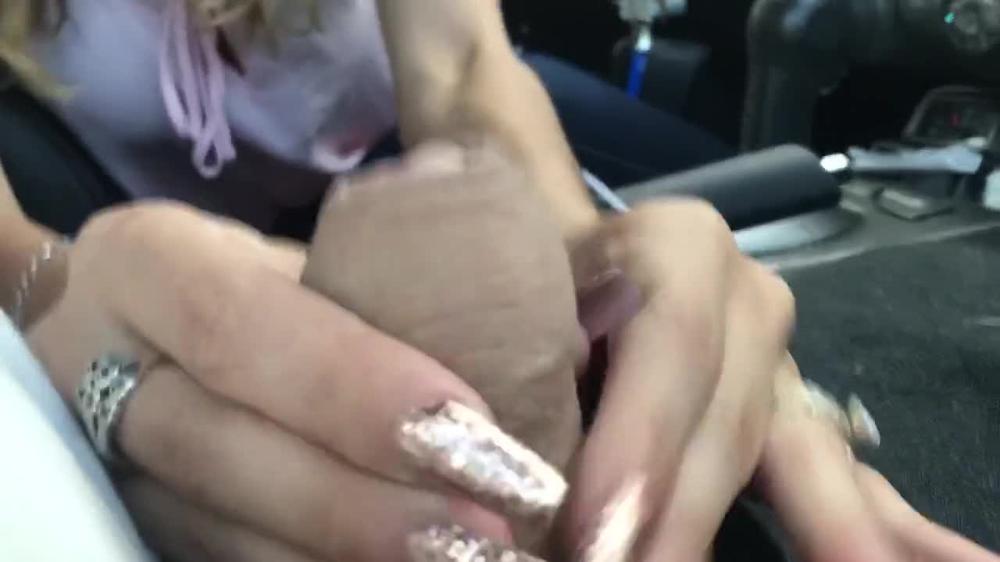 Watch how she clean the cum after a messy cumshot