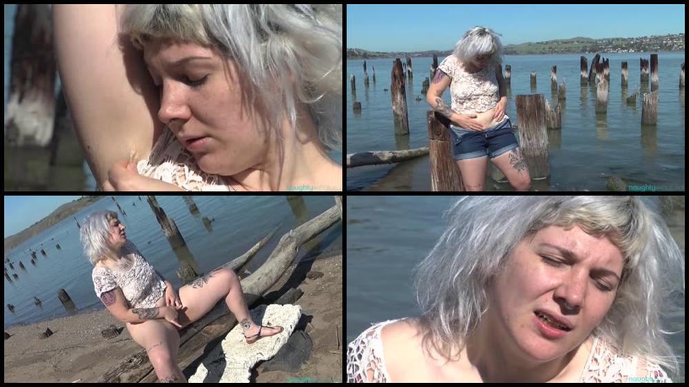 Lola Pierce Beach Download
