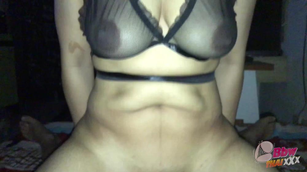THAI MATURE COWGIRL A DICK .26