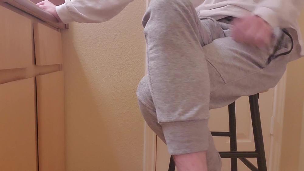 【Piss Wetting in Conference.】 You can't leave this room during this Conference