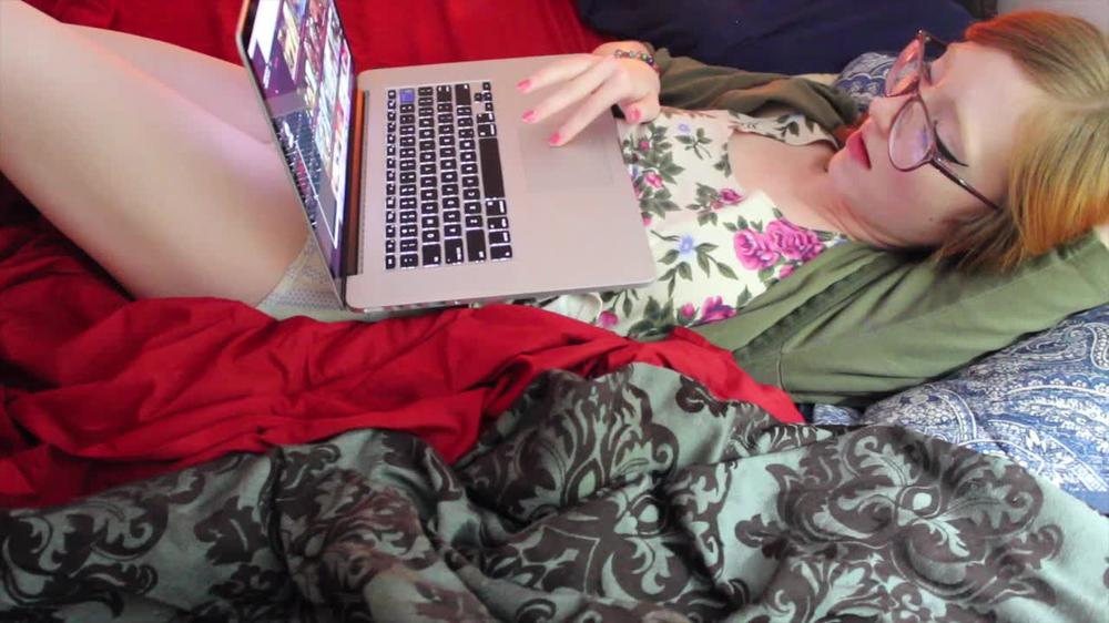 Candid Redhead watching porn