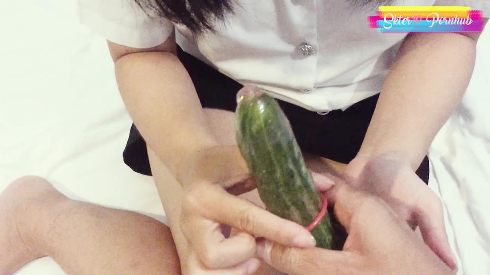 (4K) (VlogSex) Cucumbers Squirting On A Huge เธอบอกเอาแตงกวาไปผัด ที่ไหนได้เอาไปยัดหีแทน