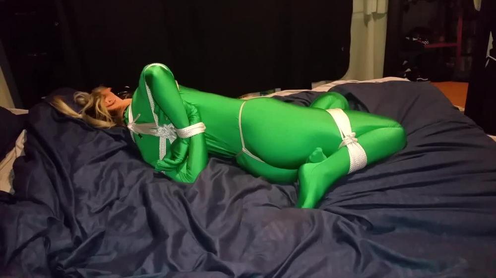 Tripsixgreensuit1