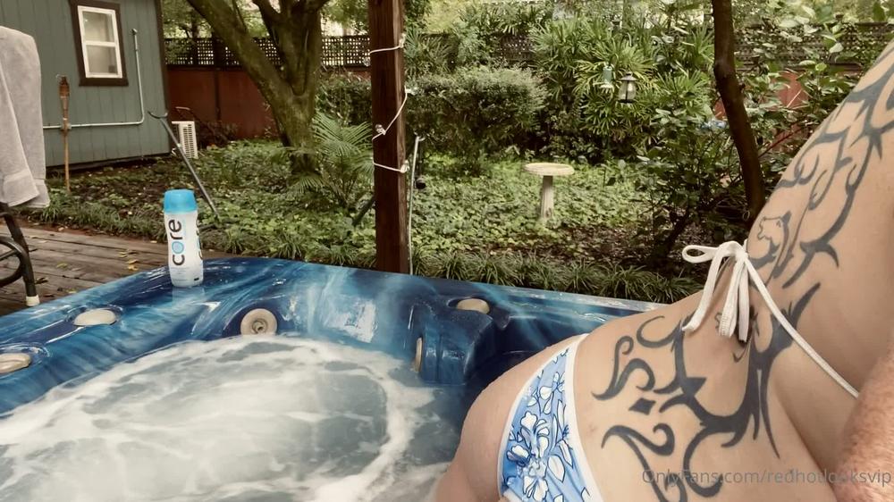 20201009 1044850324 Hot Tub Hangin Love